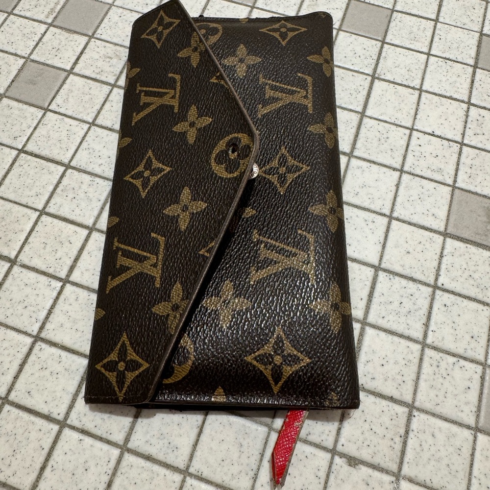 Louis Vuitton Wallet - Picture 2 of 8